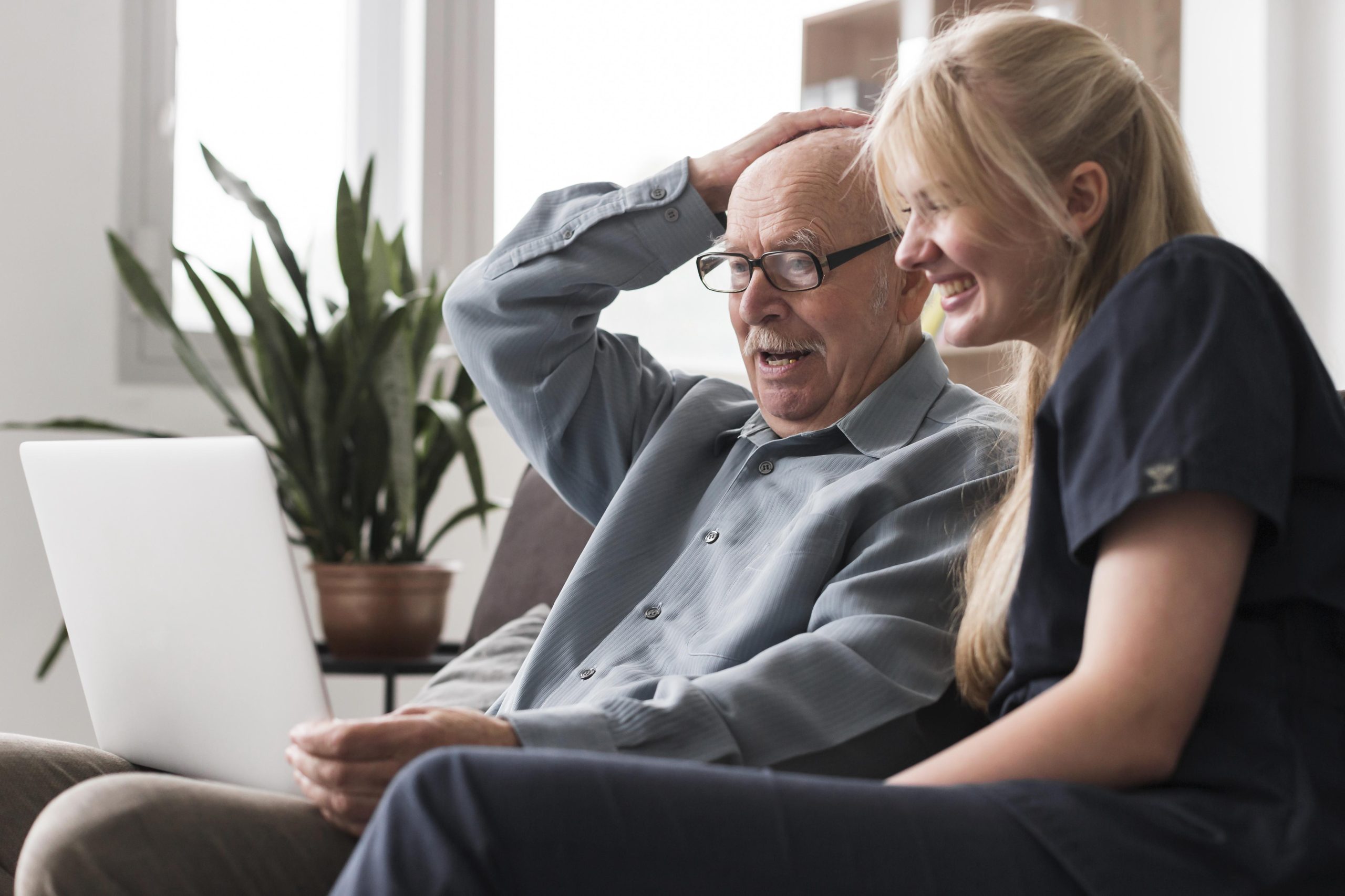 Enhancing Comfort and Mobility: A Guide to Lift Chairs for Seniors